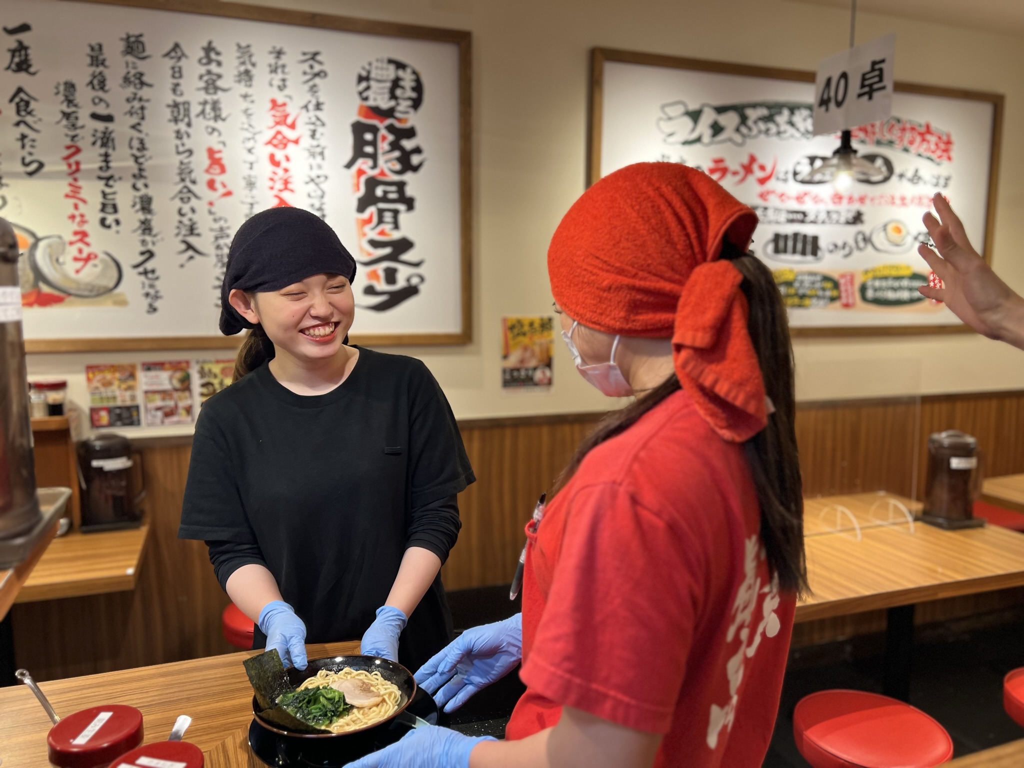 ラーメン店のキッチン・ホールスタッフ 1